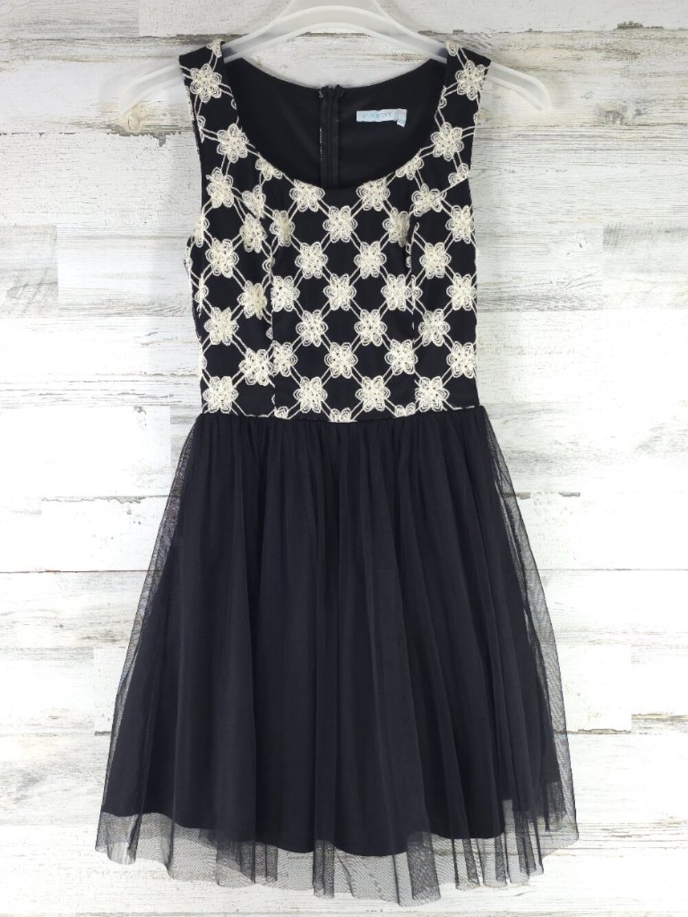 JUN & IVY BLACK AND WHITE TULLE FLORAL DRESS WOMEN`S SIZE LARGE SLEEVELESS *VGC*